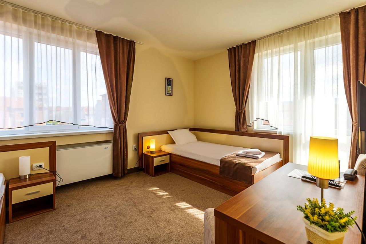 Family Hotel Bulgaria Kharmanli Exterior photo